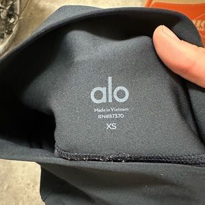 Alo yoga pants - rare size xs black